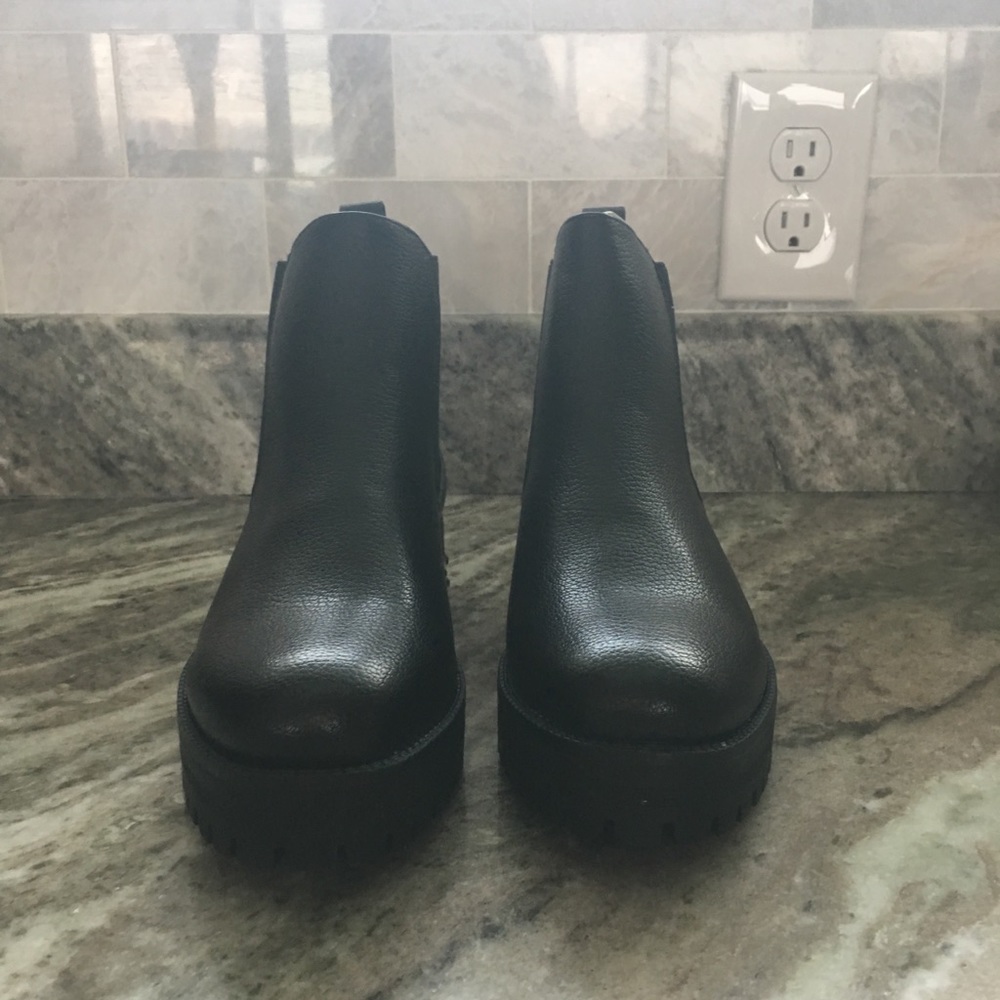 Black leather booties - Picture 4 of 4